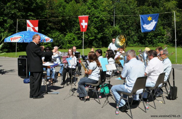 Musikgesellschaft Safenwil-Walterswil beim Eingangsspiel