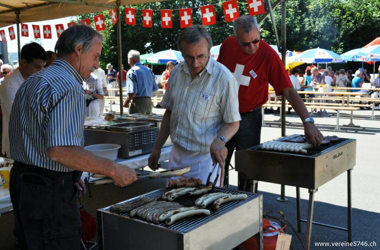 Die Festwirtschaft meisterte den Grossandrang um 12 Uhr problemlos