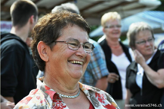 Die strahlende Siegerin Brigitte Mller aus Walterswil mit Tipp Feld 18